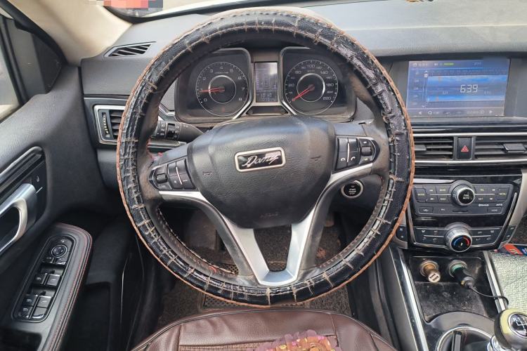 Used Zotye Domy X5 2017 Upgraded Model 1.5T Manual Luxury Edition Steering Wheel