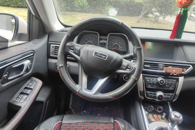 Used Zotye Domy X5 2017 Upgraded Model 1.5T Manual Luxury Edition Steering Wheel