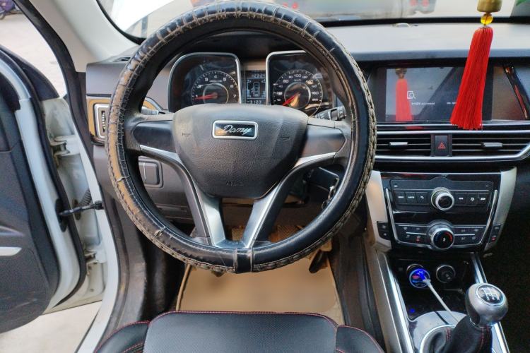Used Zotye Domy X5 2017 Classic Edition 1.6L Manual Elite Model Steering Wheel