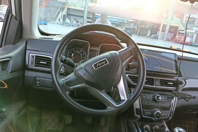 Used Zotye Domy X5 2017 Value Edition 1.6L Manual Fashion Model Steering Wheel