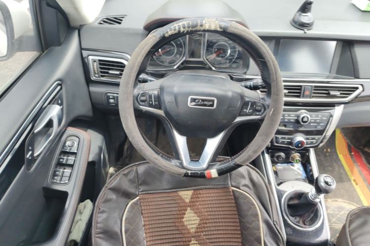 Used Zotye Domy X5 2017 Upgraded Model 1.5T Manual Luxury Edition Steering Wheel