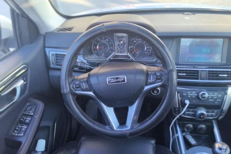 Used Zotye Domy X5 2017 Upgraded Model 1.5T Manual Luxury Version Steering Wheel
