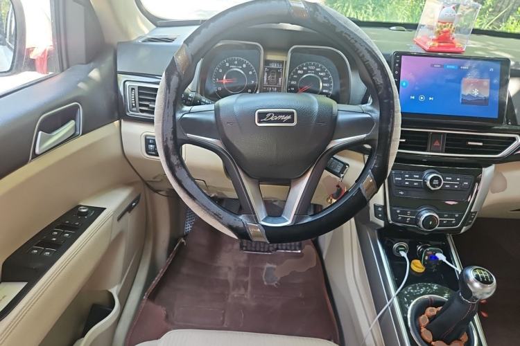 Used Zotye Domy X5 2017 Value Edition 1.6L Manual Comfort Model Steering Wheel