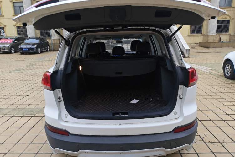 Used Zotye Domy X5 2017 Upgraded Model 1.5T CVT Governor Edition Trunk