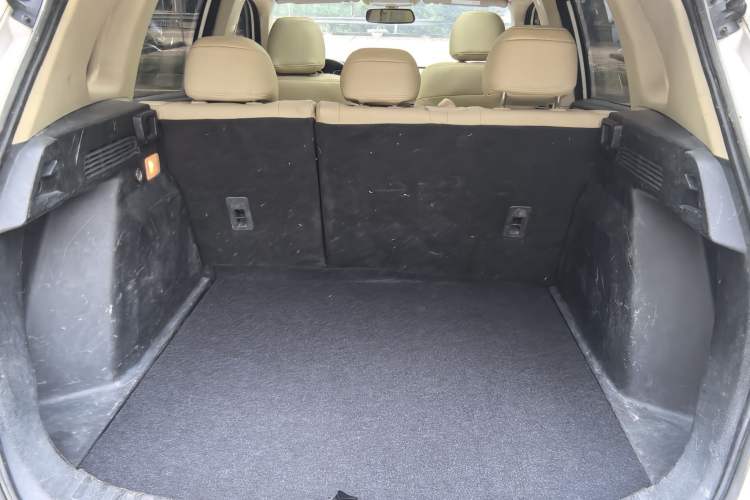 Used Zotye Domy X5 2017 Upgraded Model 1.5T CVT Landlord Edition Trunk