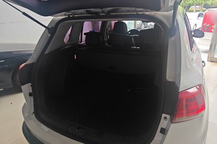 Used Zotye Domy X5 2017 Upgraded Model 1.5T Manual Luxury Edition Trunk