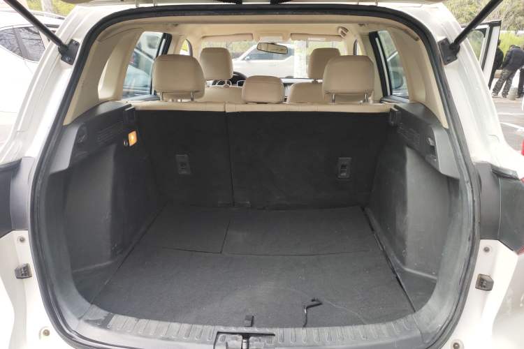 Used Zotye Domy X5 2017 Upgraded Model 1.5T Manual Luxury Version Trunk