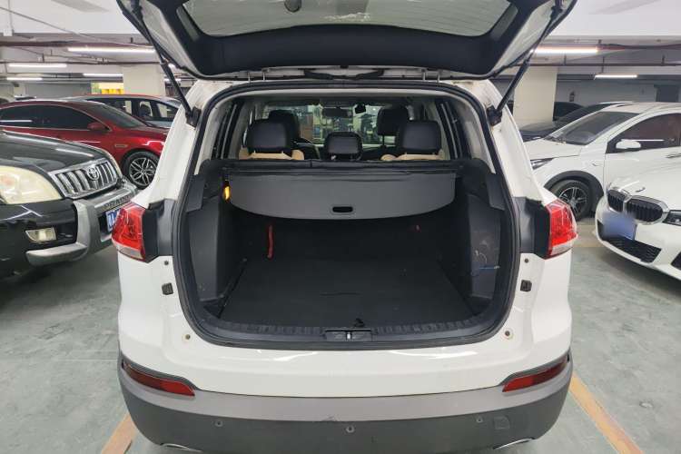 Used Zotye Domy X5 2017 Upgraded Model 1.5T Manual Luxury Edition Trunk