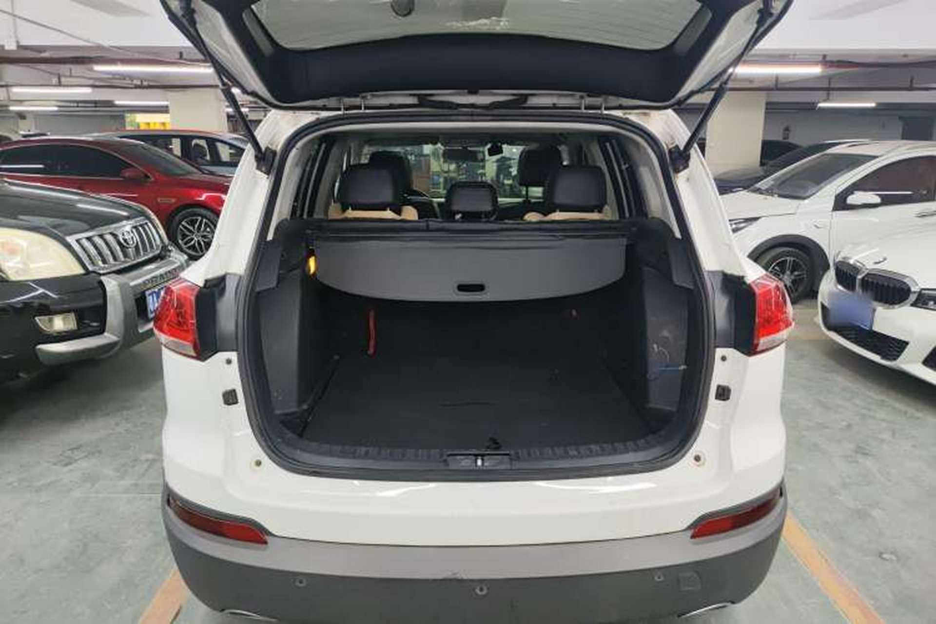 Used Zotye Domy X5 2017 Upgraded Model 1.5T Manual Luxury Edition Trunk