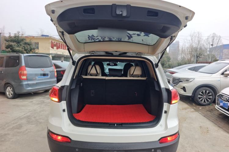 Used Zotye Domy X5 2017 Upgraded Model 1.5T Manual Luxury Version Trunk