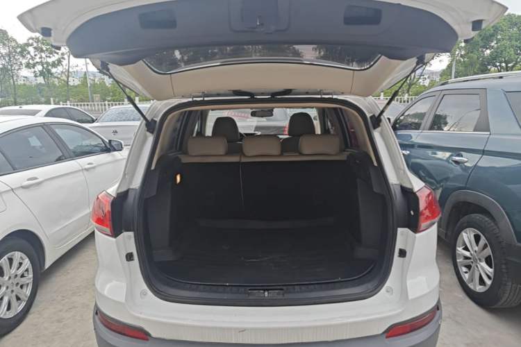 Used Zotye Domy X5 2017 Value Edition 1.6L Manual Fashion Model Trunk