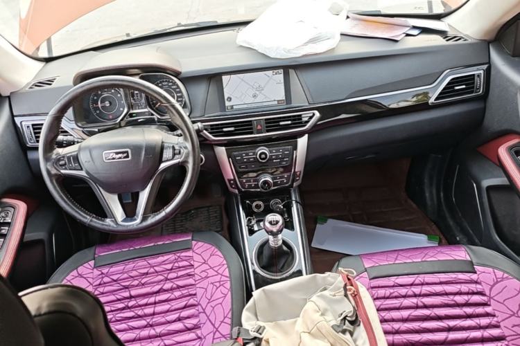 Used Zotye Domy X5 2017 Upgraded Model 1.5T Manual Luxury Edition Center Console