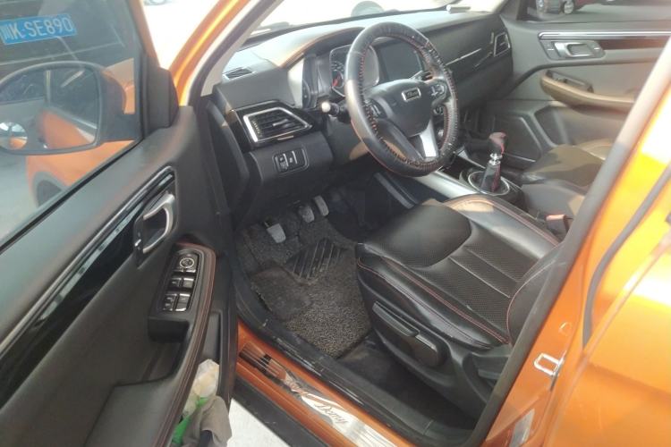 Used Zotye Domy X5 2017 Upgraded Model 1.5T Manual Luxury Edition Driver Seat