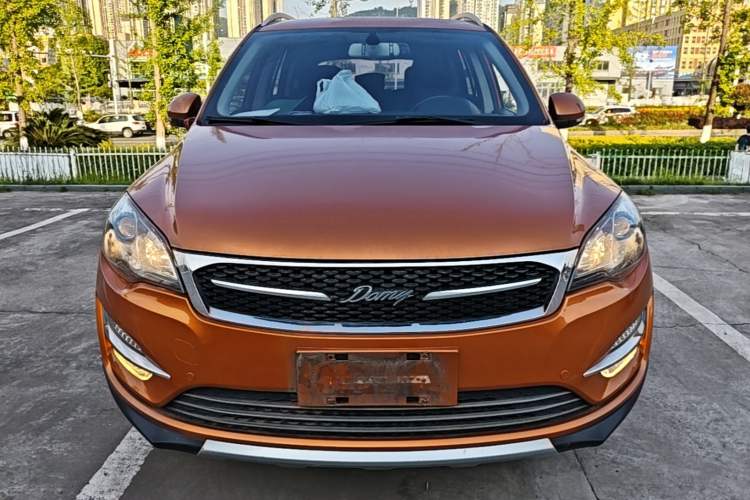 Used Zotye Domy X5 2017 Upgraded Model 1.5T Manual Luxury Edition Front