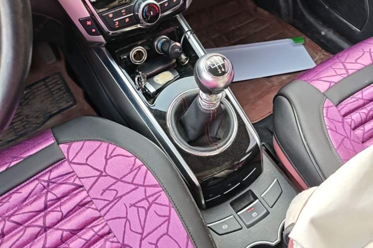 Used Zotye Domy X5 2017 Upgraded Model 1.5T Manual Luxury Edition Gear Lever