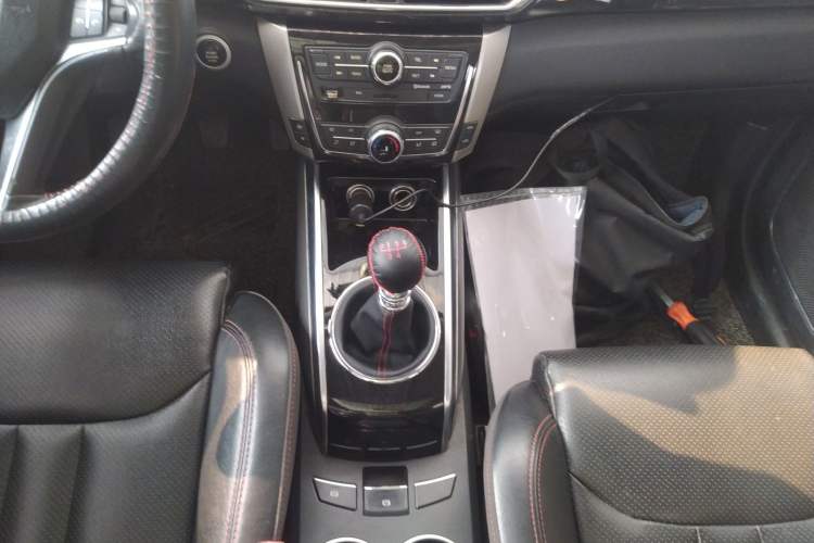 Used Zotye Domy X5 2017 Upgraded Model 1.5T Manual Luxury Edition Gear Lever
