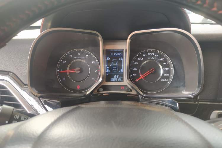 Used Zotye Domy X5 2017 Upgraded Model 1.5T Manual Luxury Edition Instrument Cluster