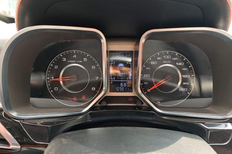 Used Zotye Domy X5 2017 Upgraded Model 1.5T Manual Luxury Edition Instrument Cluster