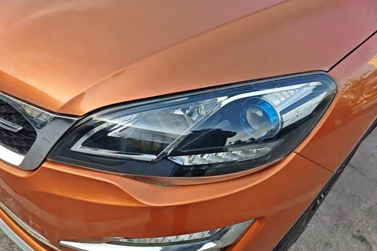 Used Zotye Domy X5 2017 Upgraded Model 1.5T Manual Luxury Edition Left Front Headlight