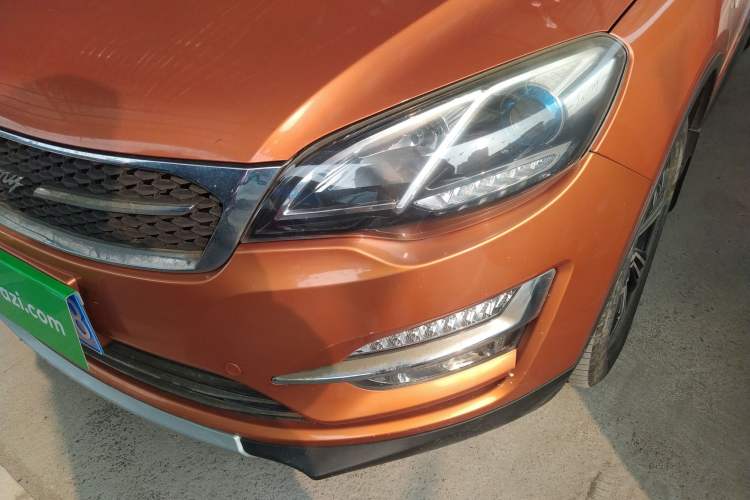 Used Zotye Domy X5 2017 Upgraded Model 1.5T Manual Luxury Edition Left Front Headlight