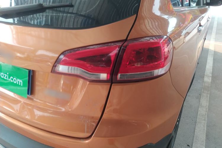 Used Zotye Domy X5 2017 Upgraded Model 1.5T Manual Luxury Edition Right Rear Taillight