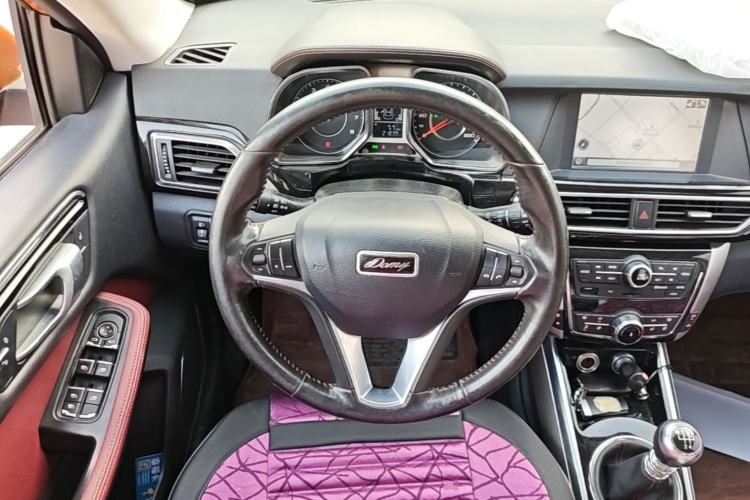 Used Zotye Domy X5 2017 Upgraded Model 1.5T Manual Luxury Edition Steering Wheel
