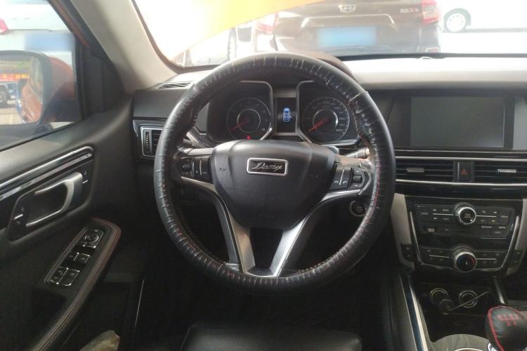 Used Zotye Domy X5 2017 Upgraded Model 1.5T Manual Luxury Edition Steering Wheel
