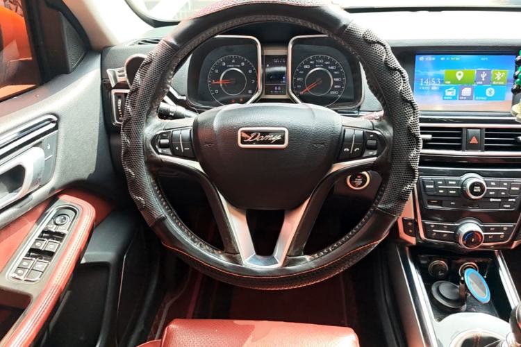 Used Zotye Domy X5 2017 Upgraded Model 1.5T Manual Luxury Edition Steering Wheel
