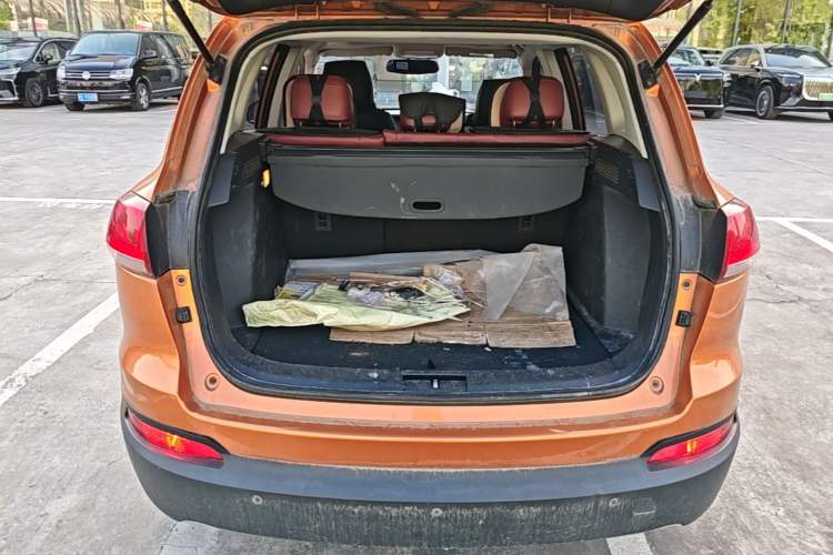 Used Zotye Domy X5 2017 Upgraded Model 1.5T Manual Luxury Edition Trunk