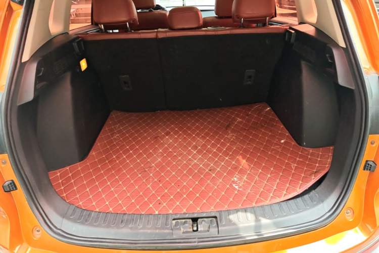 Used Zotye Domy X5 2017 Upgraded Model 1.5T Manual Luxury Edition Trunk