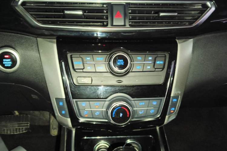 Used Zotye Domy X5 2018 Smart Connect Edition 1.5T CVT Prestige Model Audio And AC Panel