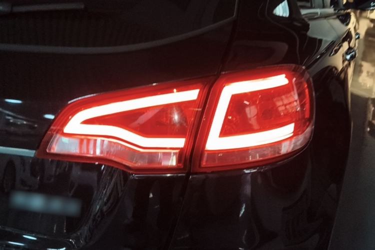 Used Zotye Domy X5 2018 Smart Connect Edition 1.5T CVT Prestige Model Right Rear Taillight