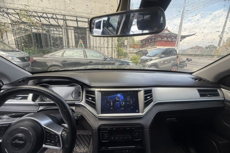 Used Zotye Domy X7 2018 2.0T Automatic Prestige Edition Interior 3