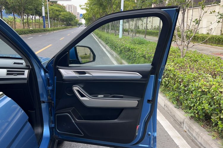 Used Zotye Domy X7 2018 2.0T Automatic Luxury Version Interior 5