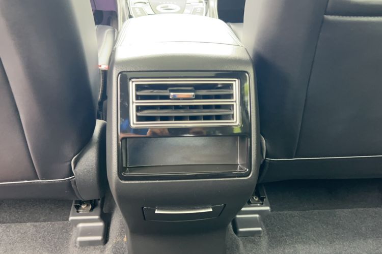 Used Zotye Domy X7 2018 2.0T Automatic Luxury Version Interior 8