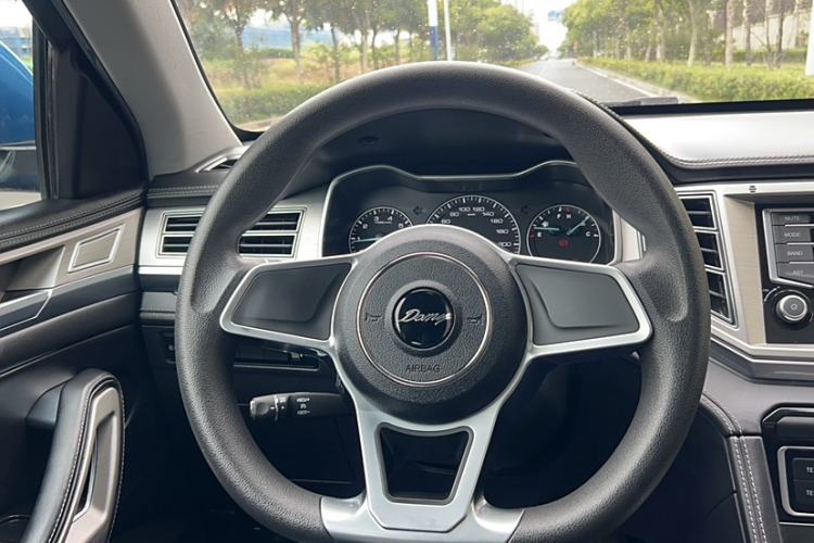 Used Zotye Domy X7 2018 2.0T Automatic Luxury Version Steering Wheel