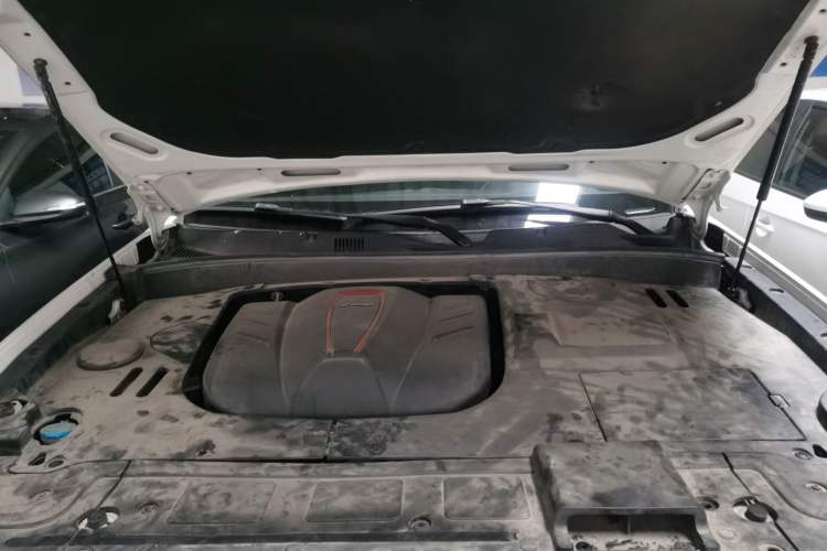 Used Zotye Domy X7 2018 2.0T Automatic Prestige Edition Engine Bay