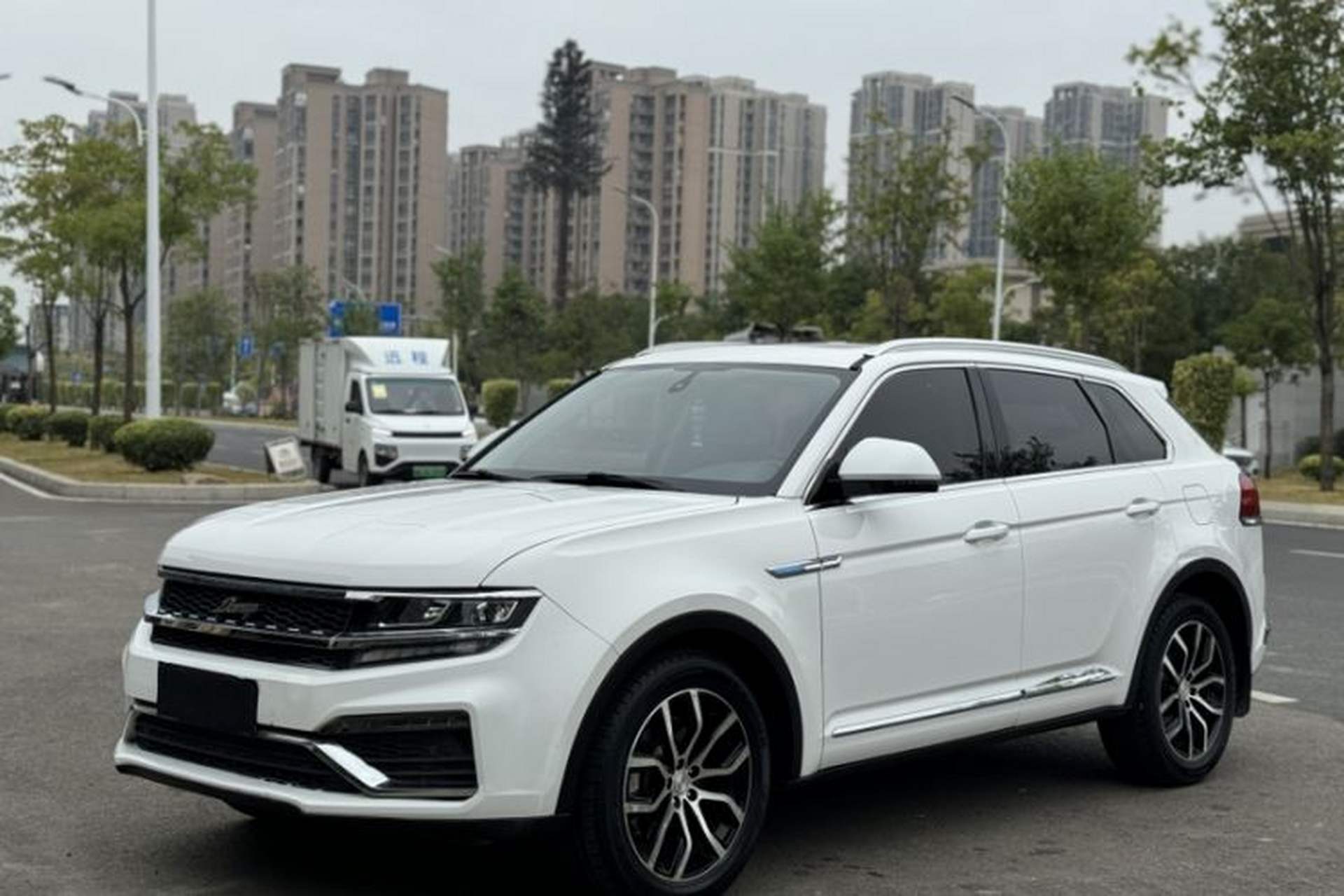 Used Zotye Domy X7 2018 2.0T Automatic Prestige Edition Front Left 45 Deg