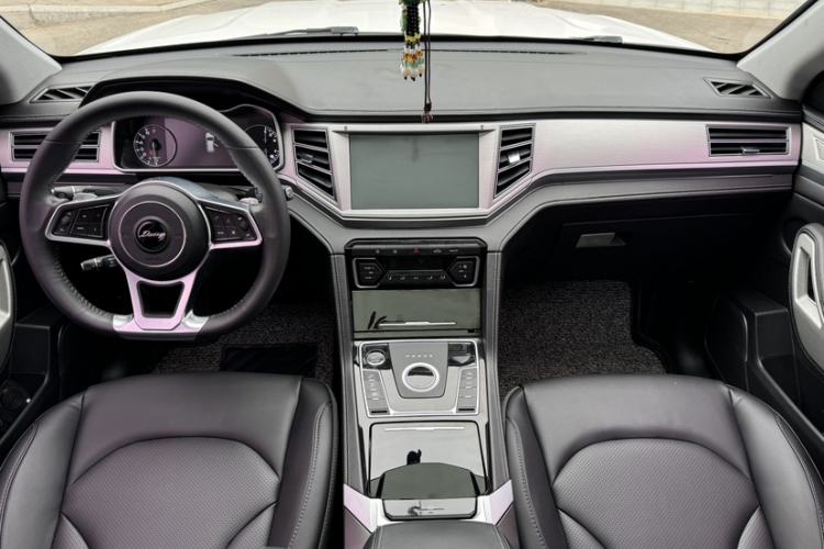 Used Zotye Domy X7 2018 2.0T Automatic Prestige Edition Interior 2