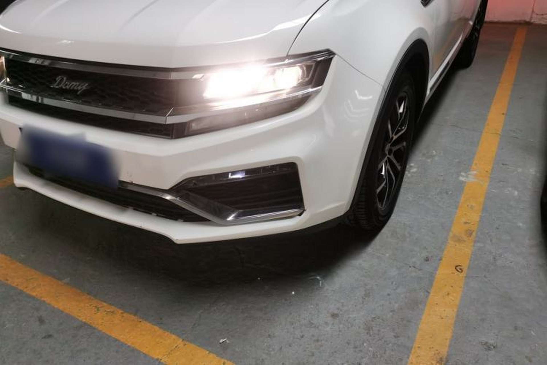 Used Zotye Domy X7 2018 2.0T Automatic Prestige Edition Left Front Headlight