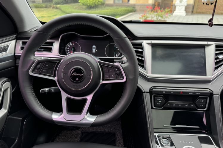 Used Zotye Domy X7 2018 2.0T Automatic Prestige Edition Steering Wheel