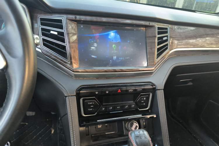 Used Zotye Domy X7 2017 1.8T Manual Luxury Model Audio And AC Panel