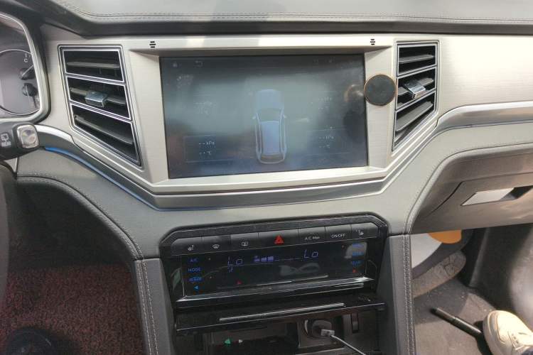 Used Zotye Domy X7 2017 Top-Grade Model 2.0T DCT Tianshan Version Audio And AC Panel