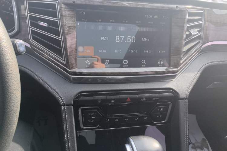 Used Zotye Domy X7 2017 1.8T DCT Luxury Model Audio And AC Panel