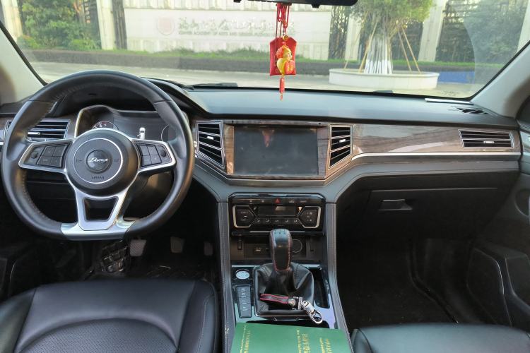 Used Zotye Domy X7 2017 1.8T Manual Luxury Model Center Console