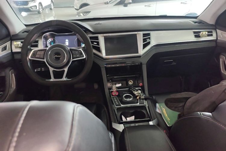Used Zotye Domy X7 2017 Upgraded Edition 2.0T DCT Huangshan Model 7 Seats Center Console