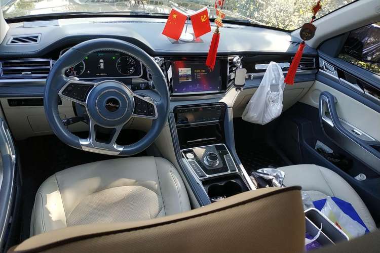 Used Zotye Domy X7 2017 Upgraded Edition 2.0T DCT Huangshan Model 7 Seats Center Console