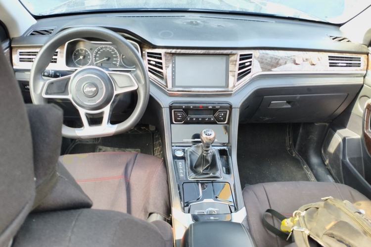 Used Zotye Domy X7 2017 1.5T Manual Luxury Model Center Console