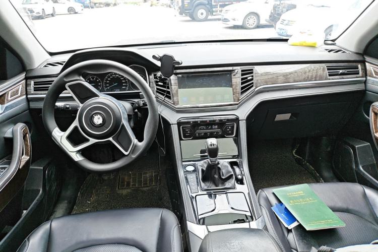 Used Zotye Domy X7 2017 1.8T Manual Luxury Model Center Console