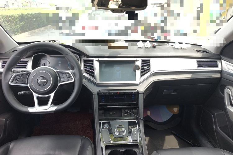 Used Zotye Domy X7 2017 Top-Grade Model 2.0T DCT Tianshan Version Center Console